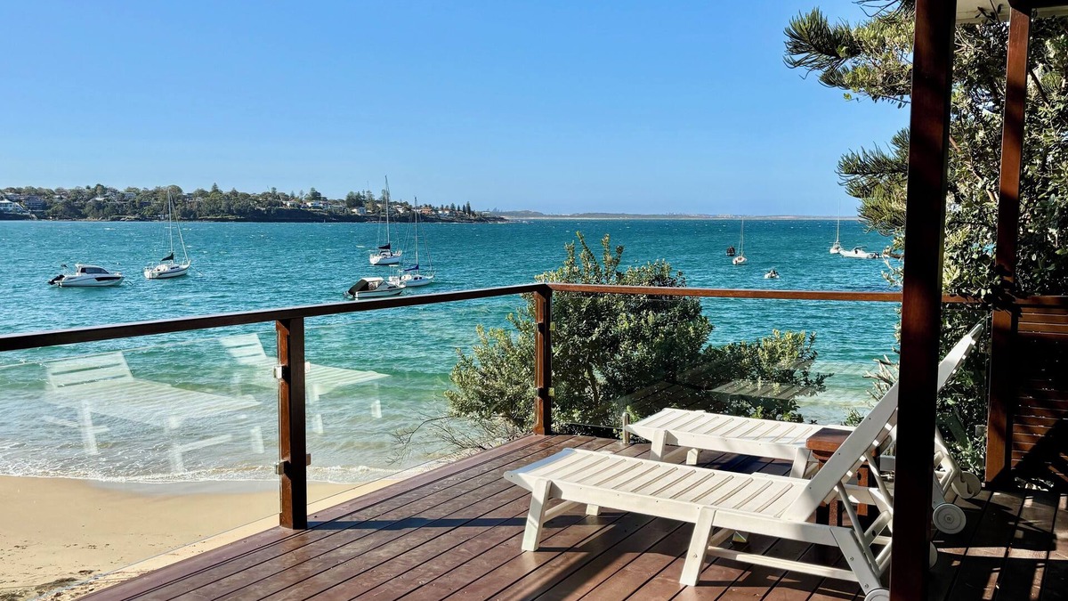 Bundeena House | Bundeena Beach Hut on Gunyah Beach