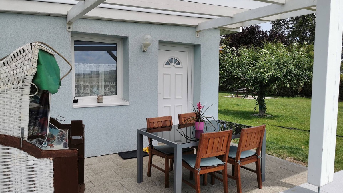 Elmenhorst/Lichtenhagen Apartment | Bungalow mit Terasse 4 Pers