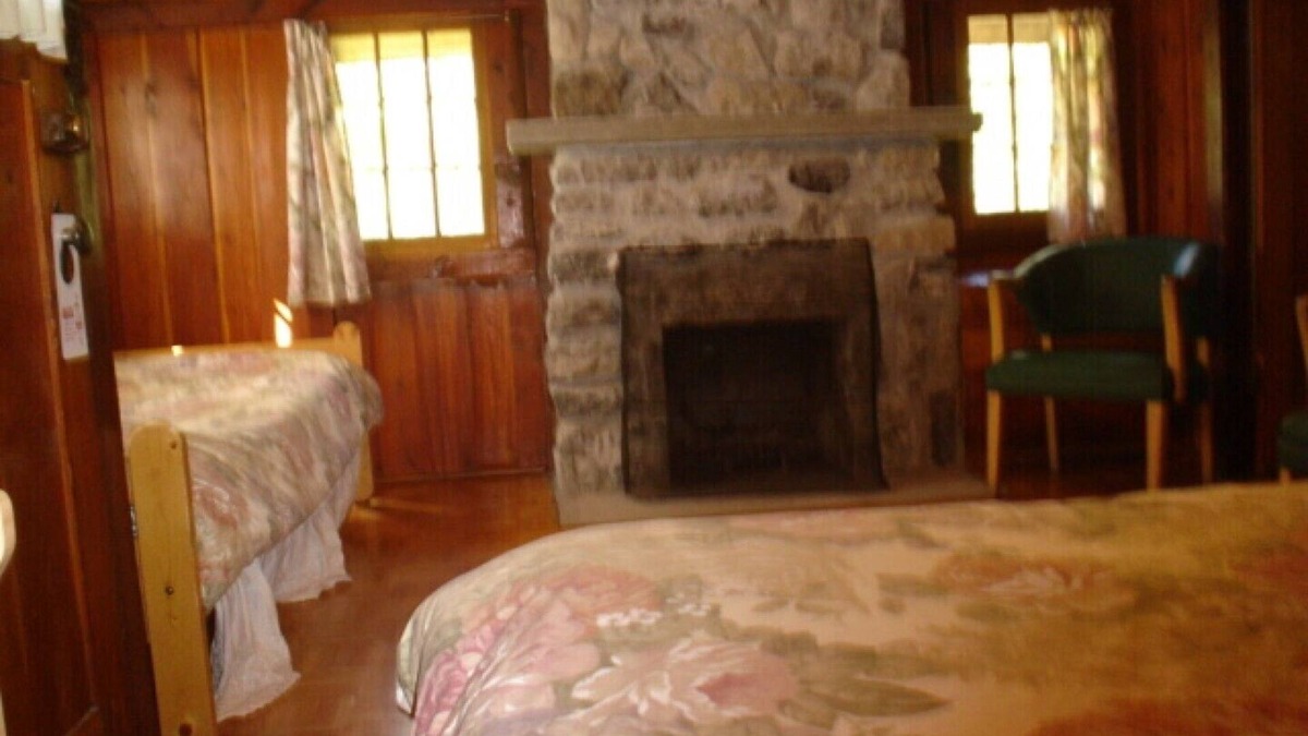 East Kootenay Cabin | Bungalow #1 sleeps 3