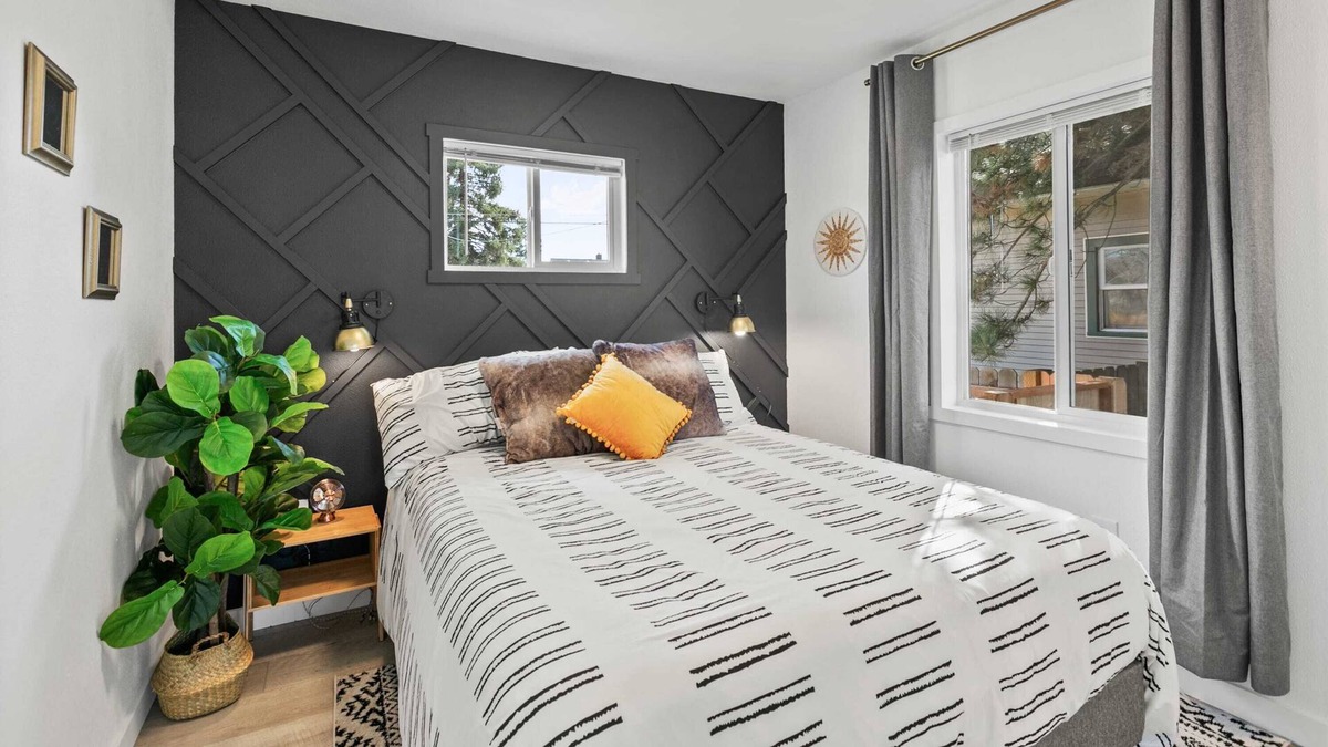 West Central House | Bungalow 29 / Chic / Mins To Dwntwn / Pet Friendly