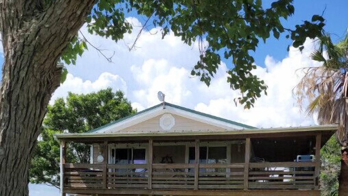 Port Lavaca House | Bungalow 5 minutes from beach and fishing!