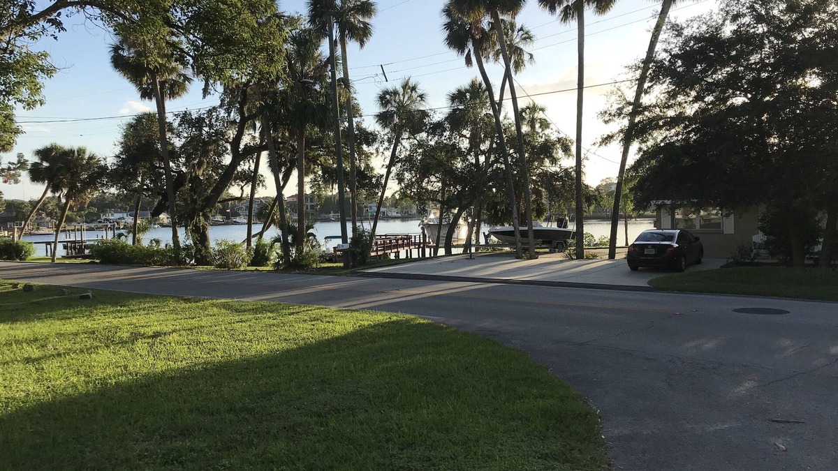 Port Richey House | Bungalow across the street from the Pithlachascotee River