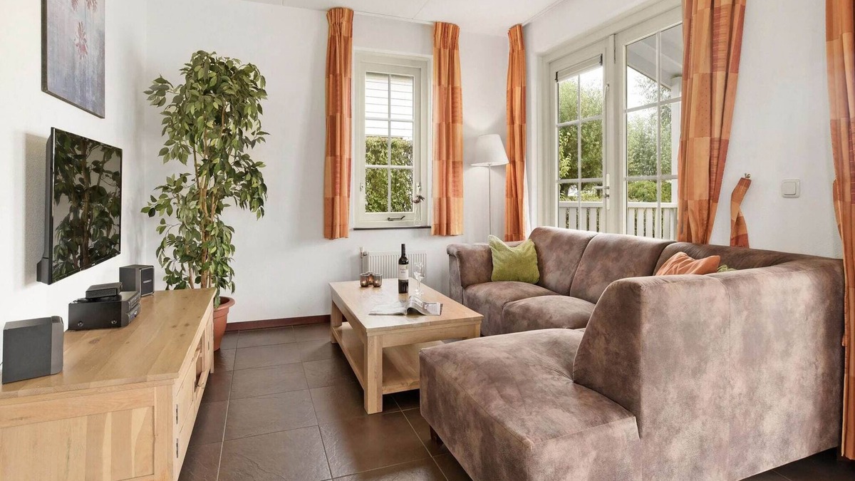 Municipality of Nissewaard House | Bungalow by Water near Rotterdam and Zeeland