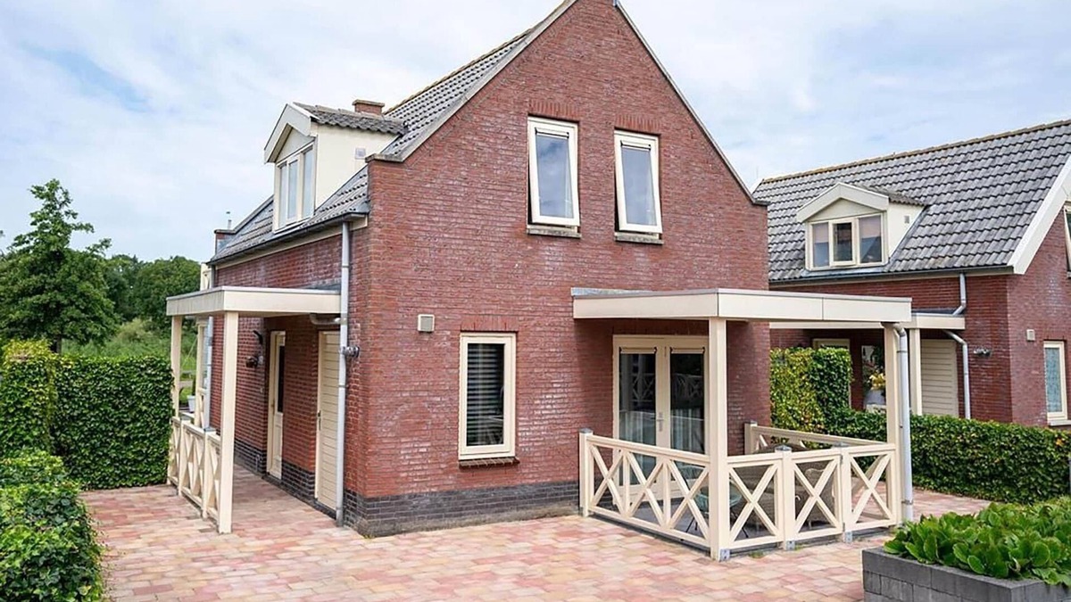 Municipality of Nissewaard House | Bungalow by Water near Rotterdam