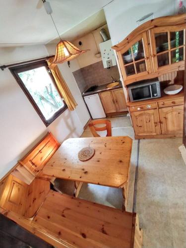 Escaro House | Bungalow confortable à Escaro avec piscine partagée