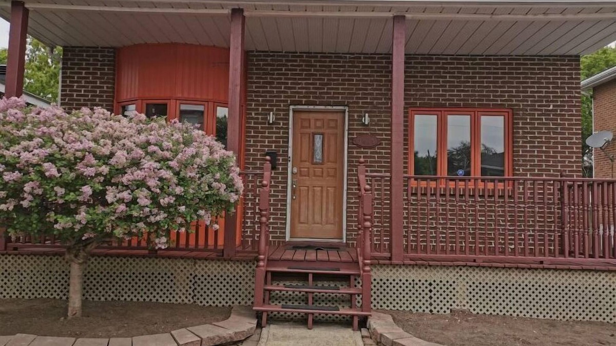 Longueuil House | Bungalow de caractère proche Montréal et commerces