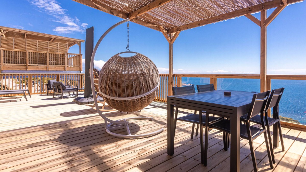 Le Dramont House | Bungalow 'Domaine Ile D'or, Segur 8' with Sea View, Shared Pool and Private Terrace