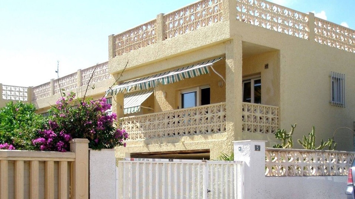 El Moncayo Apartment | Bungalow for 4-5 people 50 m from the sandy beach