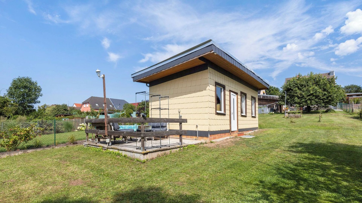 Nordhausen House | Bungalow 'Ferienhaus Sonne' with Private Terrace, Shared Garden and Wi-Fi