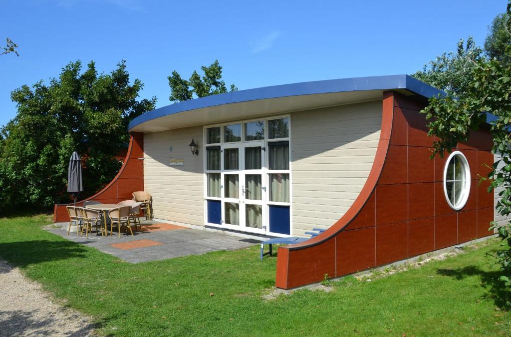 's-Gravenzande House | Bungalow in Dunes with Nautical Charm