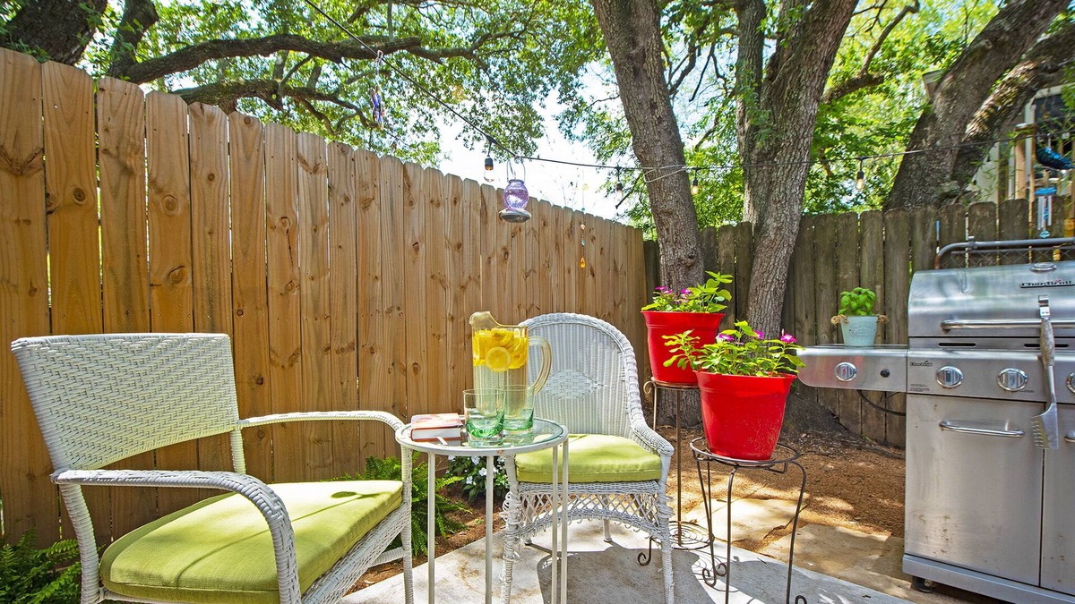 Kemah Cottage | Bungalow in Lakeside Community