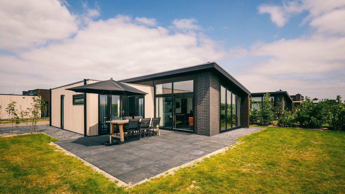 Herkingen House | Bungalow in Netherlands by Nature Reserve