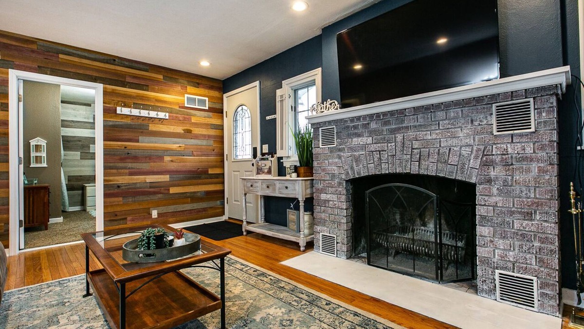Shullsburg House | Bungalow in the Burg - 1 block from downtown