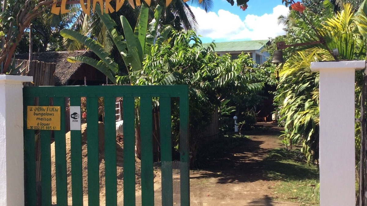 Hell-Ville House | Bungalow in the Garden of Eden