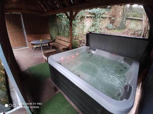 Lunteren House | Bungalow met privé jacuzzie