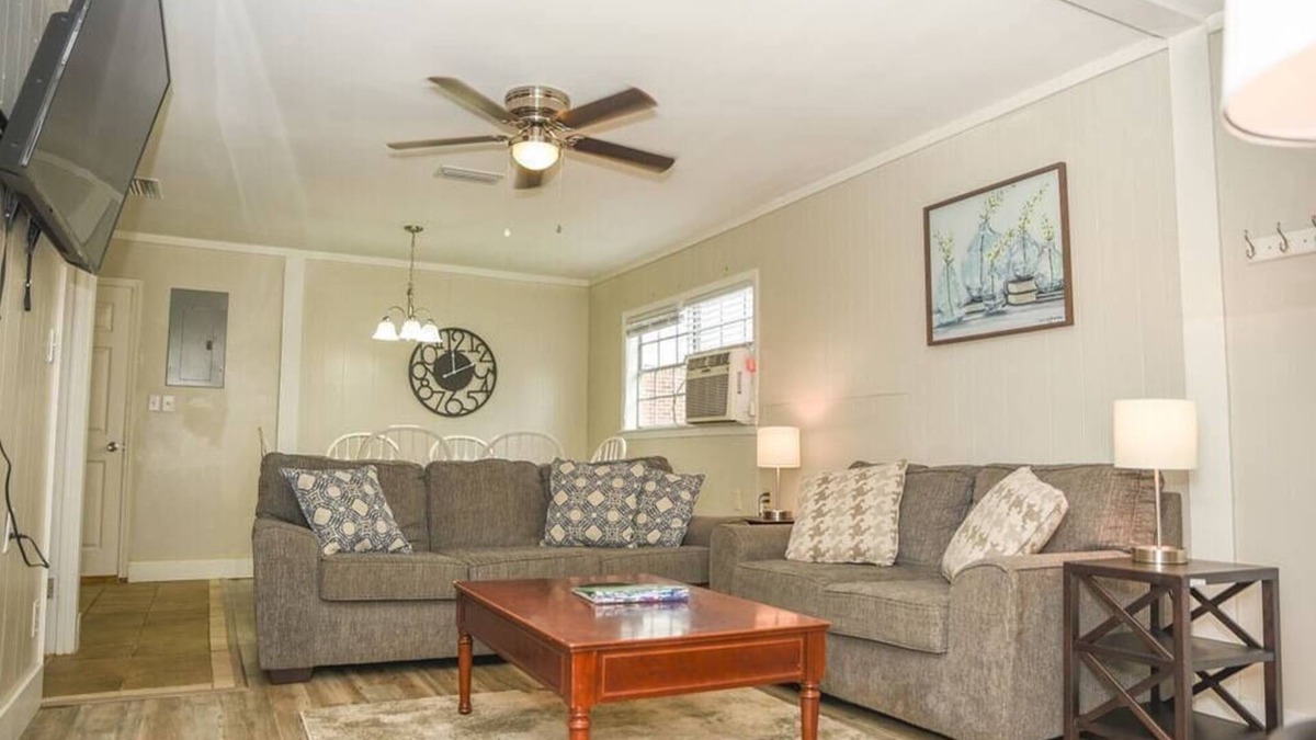 Grand Bay House | Bungalow near Main Street - #2