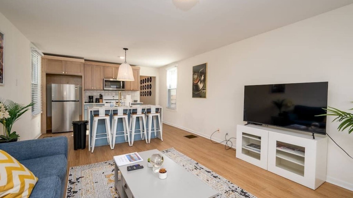 Cooper-Young Historic District House | Bungalow on Blythe in Heart of Cooper Young