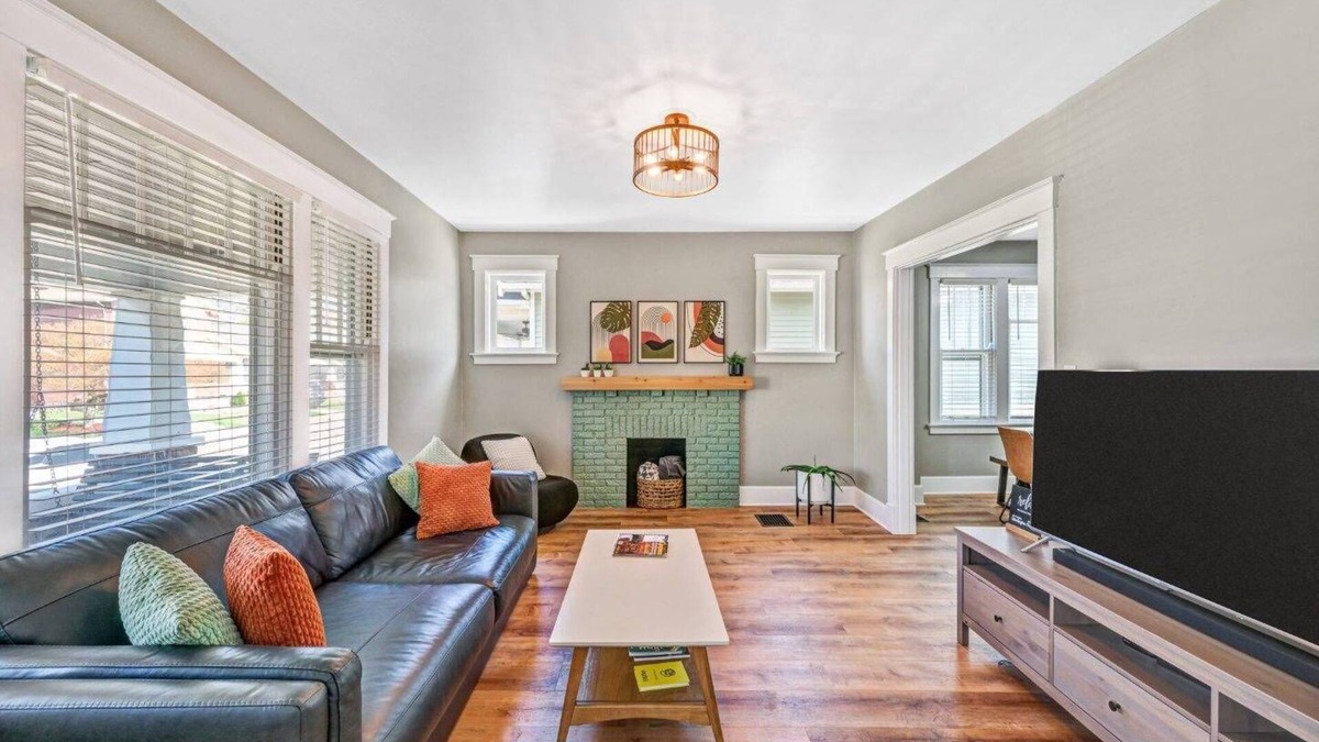 Ludlow House | Bungalow style house, 10 min to downtown Cincy and 5 min to hiking trails!