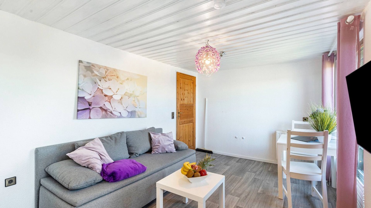 Niedenstein House | Bungalow 'The View' with Mountain View, Private Terrace and Wi-Fi