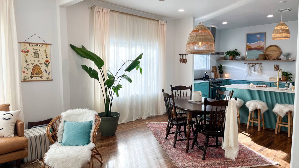 Norman House | Bungalow walking distance to Norman's downtown Main Street