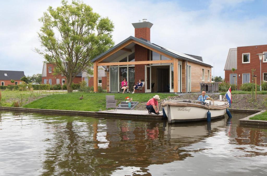 Akkrum House | Bungalow with a terrace near the Sneekermeer