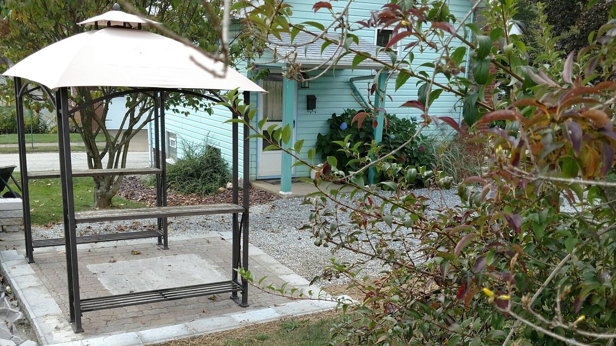 Youngwood House | Bungalow With Luxury Appointments, Great Price! Pet Friendly w/fee