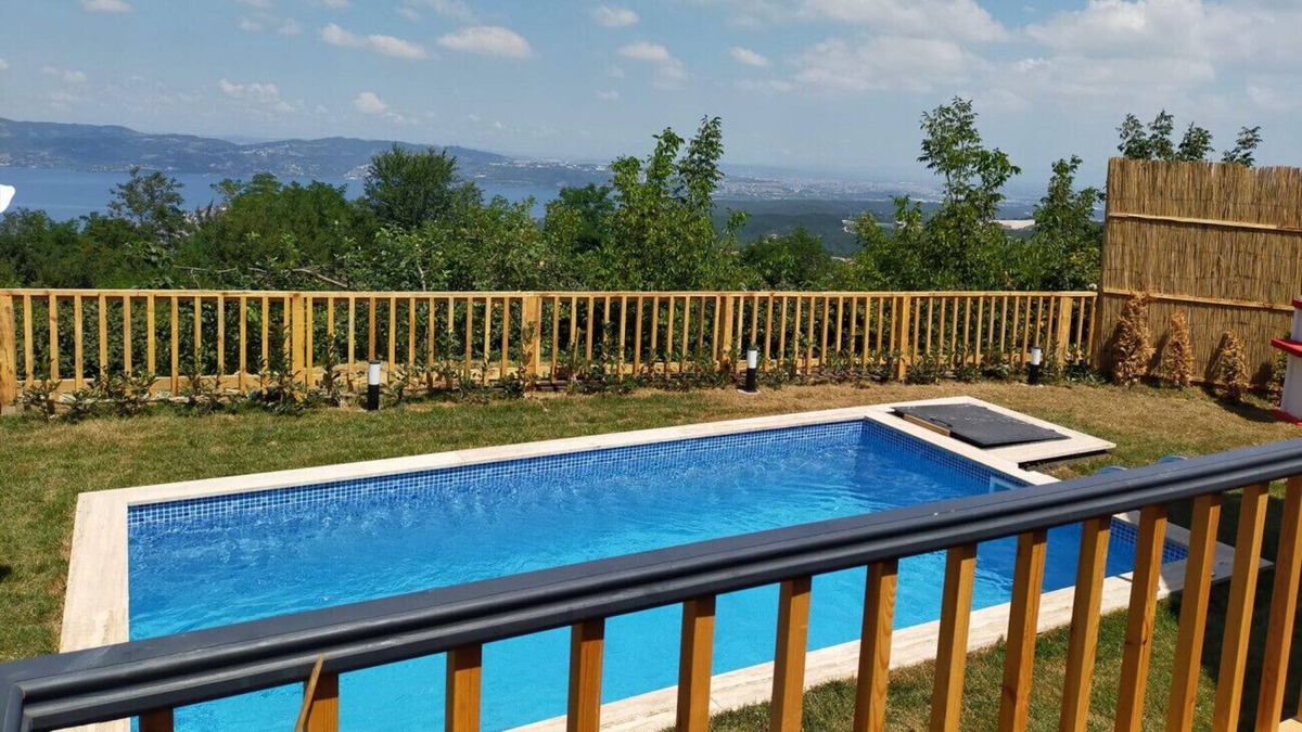 Sapanca Ski Chalet | Bungalow with Private Pool and Backyard in Sapanca