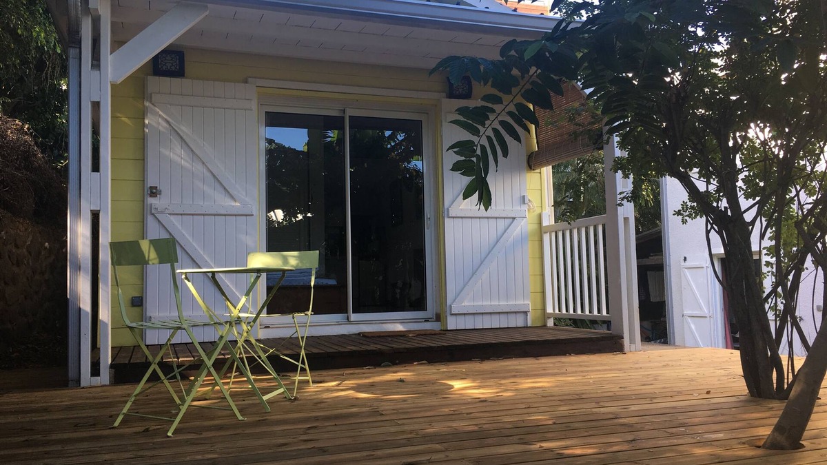 Les Avirons House | Bungalow with shared pool in Les Avirons
