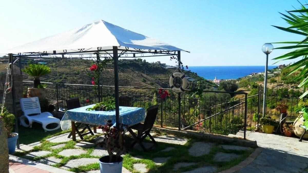 Pompeiana Apartment | Bungalow with terrace and pool with sea view