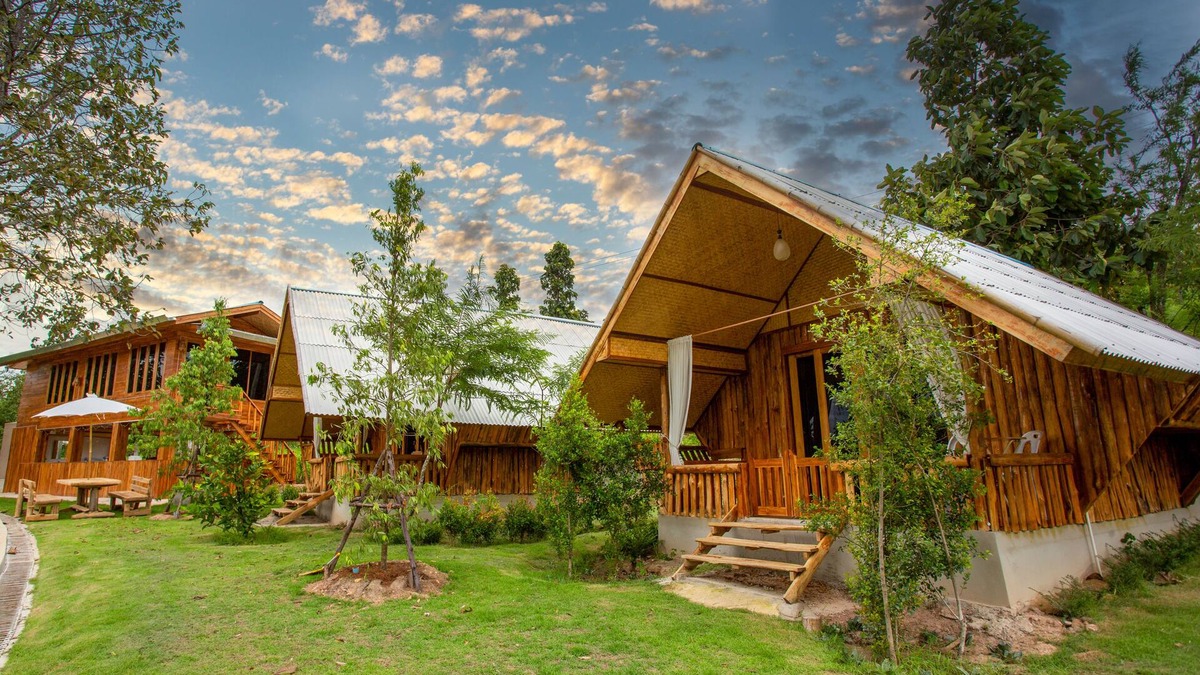 Huai Sai House | Bungalow with double bed and mountain view in a natural environment