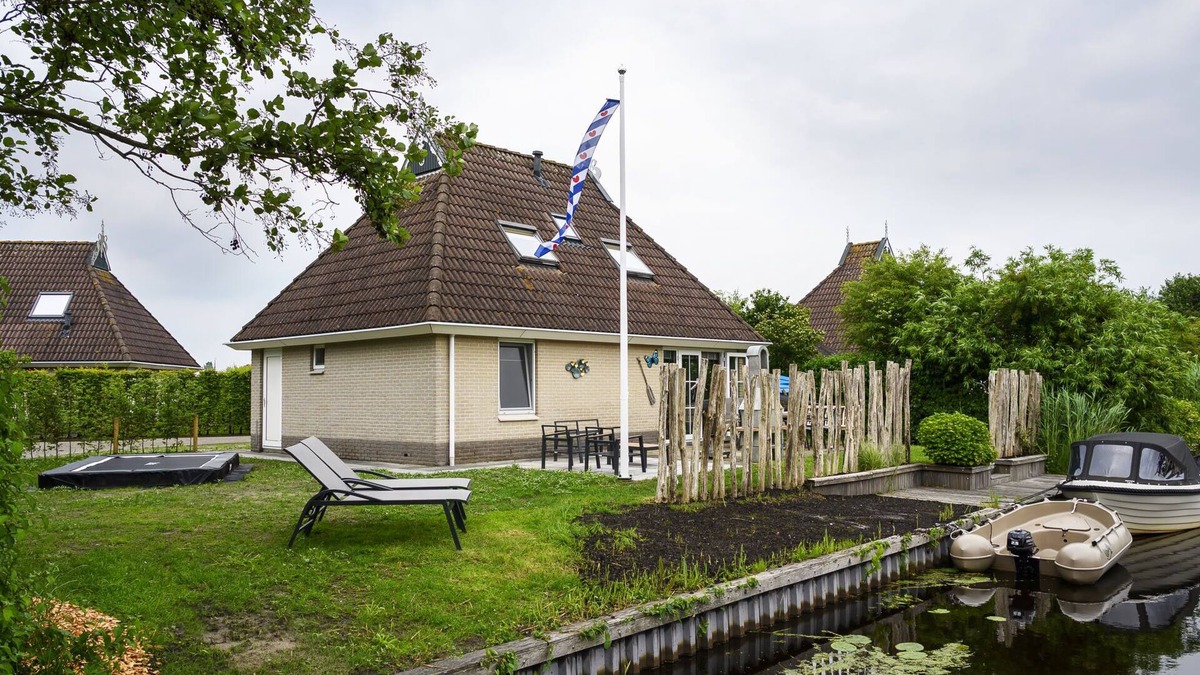 Eernewoude House | Bungalowpark It Wiid by Interhome