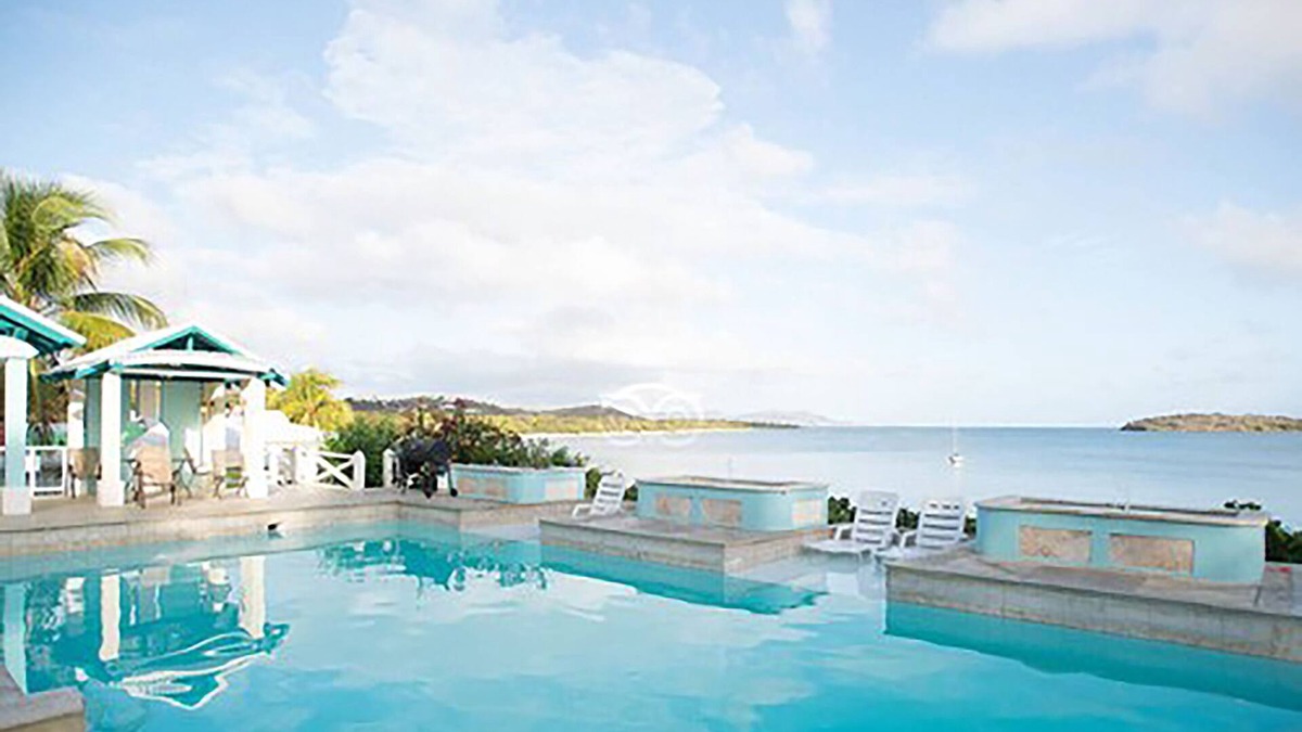 Chenay Bay Hotel | Bungalows on the Bay