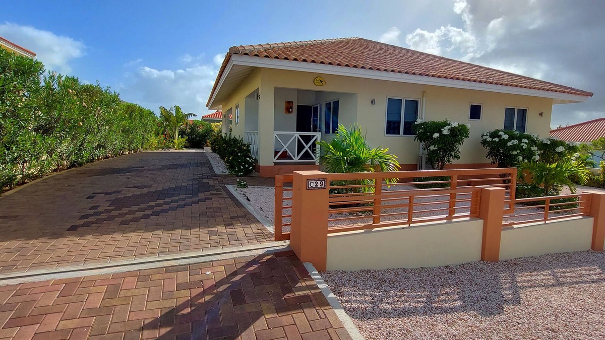 Fontein Villa | Bunita Blenchi. Private pool, Porch 42m2, beautiful beaches and nice restaurants