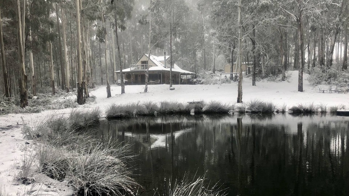 Tolmie House | Bunjil Hideaway - 'Cosy Winter Getaway - Beautiful Oasis'