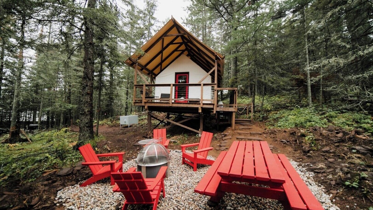 Beaver Bay RV Rental | Bunk tält – 4 Person Glamping Tent