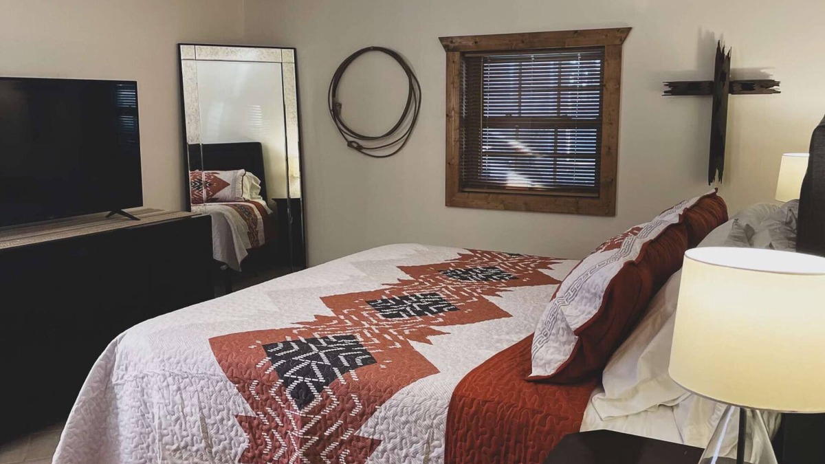 Eureka Springs House | Bunkhouse Barndominium