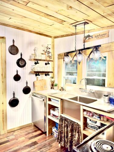 Independence House | BunkHouse Camp Sardis Lake - Deer Camp