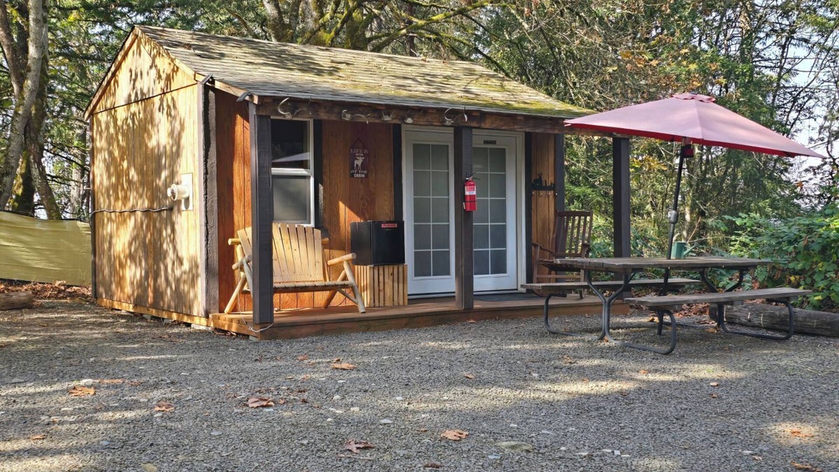 Crawfordsville Cabin | Bunkhouse Dry Cabin Farm Rustic private secure