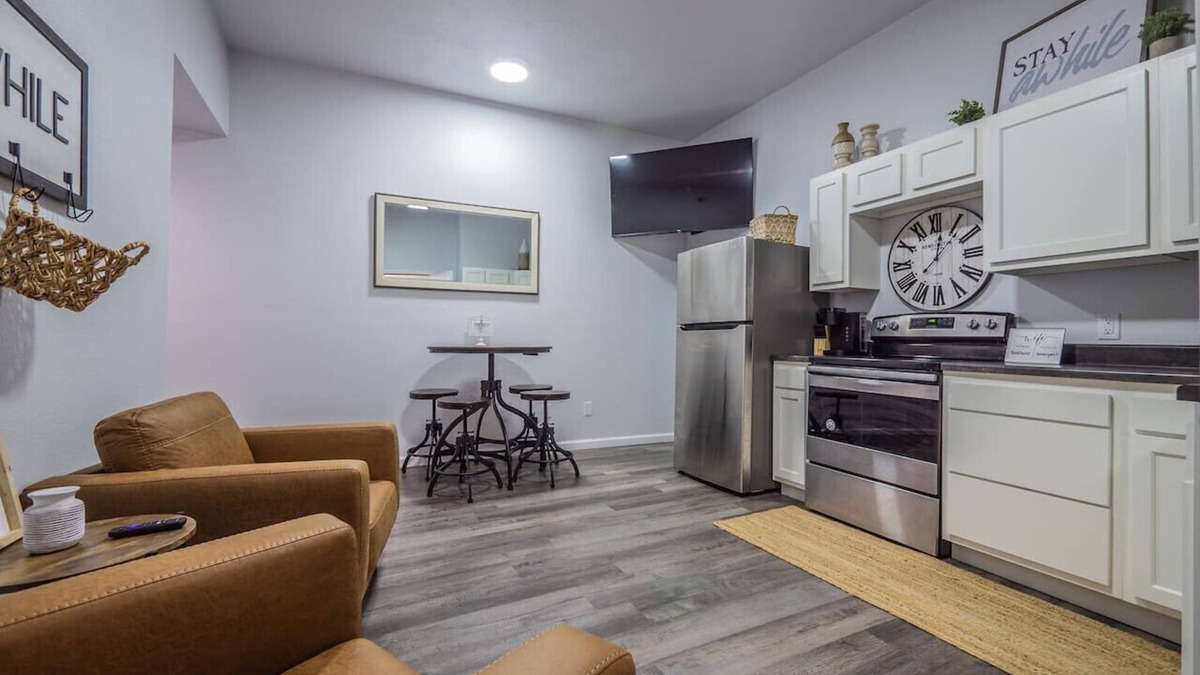 Maryville Apartment | Bunkhouse on the Square-Pet Friendly!