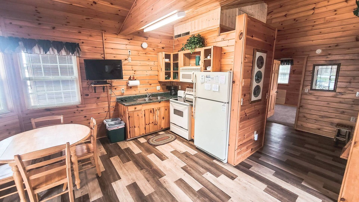 Chief Lake Resort | Bur Oak Cabin- Cabin on the Chippewa Flowage within a Resort