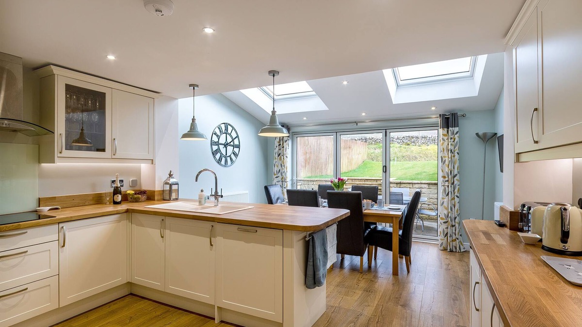 Buxton Cottage | BURBAGE VIEW, family friendly, with a garden in Buxton