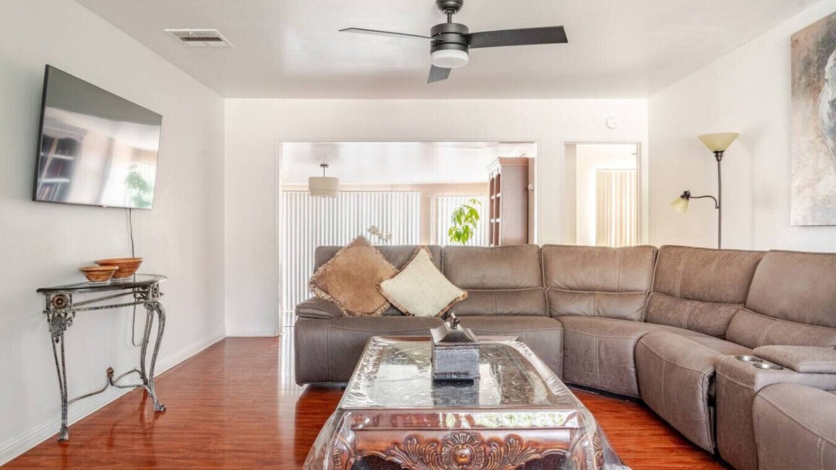 Burbank House | Burbank Starlight Hills