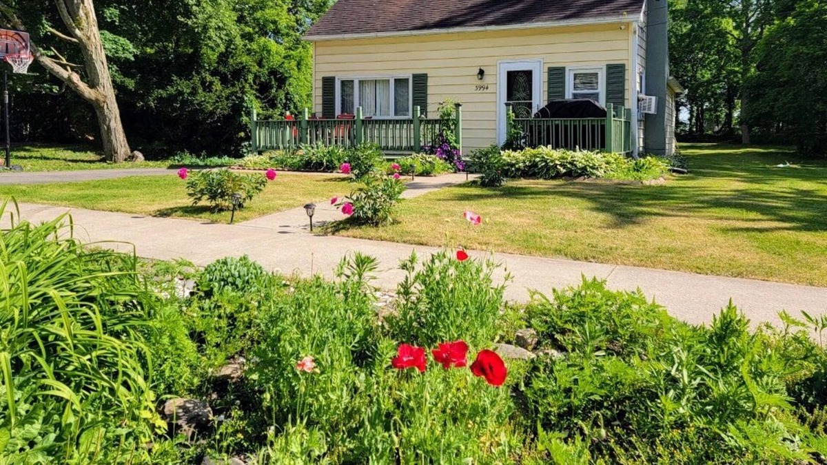 Burdett House | Burdett’s Home Away From Home