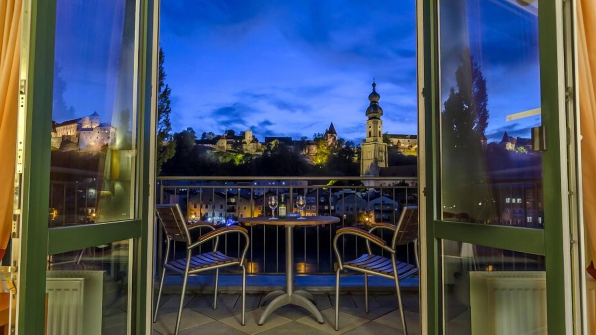 Ach Hotel | Burgblick