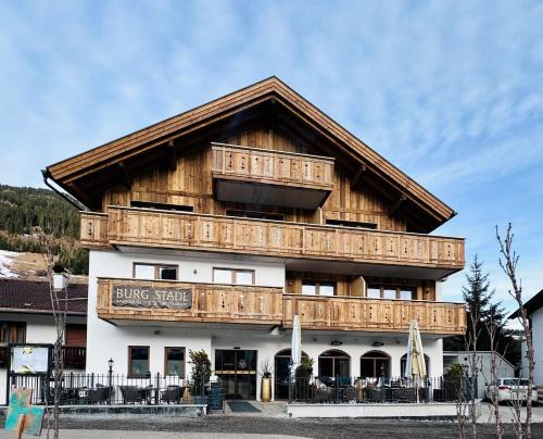 Ladis Apartment | Burgstadl Aparthotel & Restaurant
