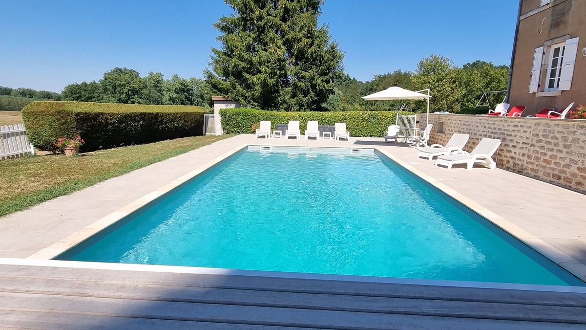 Saint-Vincent-en-Bresse House | Burgundy, Saône et Loire with swimming pool and tennis