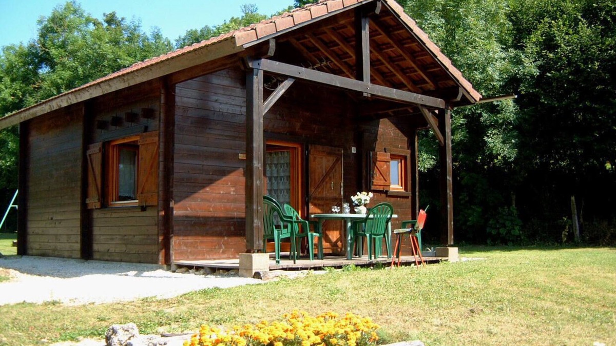 Saint-More Ski Chalet | Burgundy, cottage in a wooden chalet near Vézelay.