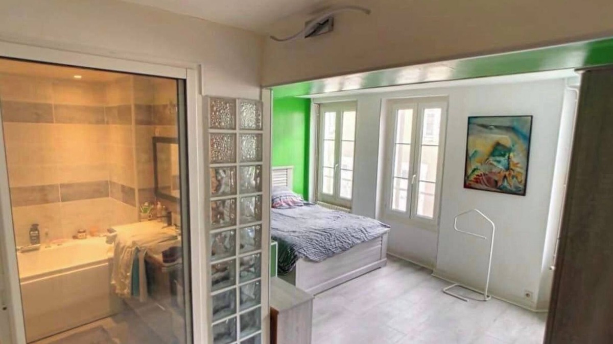 Auxerre House | Burgundy Historic center Auxerre, mixed design/antique furniture, super luxury
