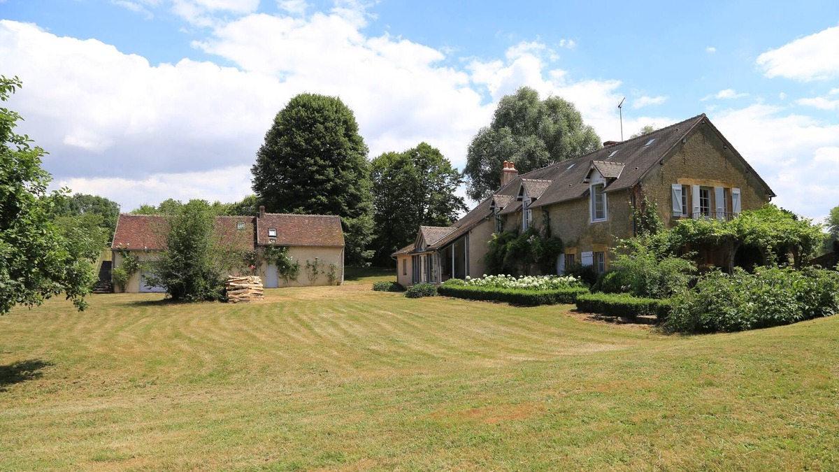 Saint-Benin-d'Azy House | Burgundy: mill in the middle of meadows/12 beds