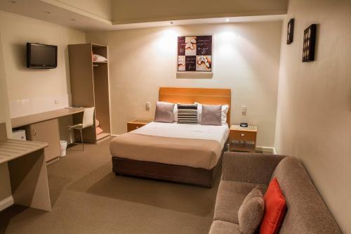 Yarrawonga Hotel | Burkes Hotel Motel